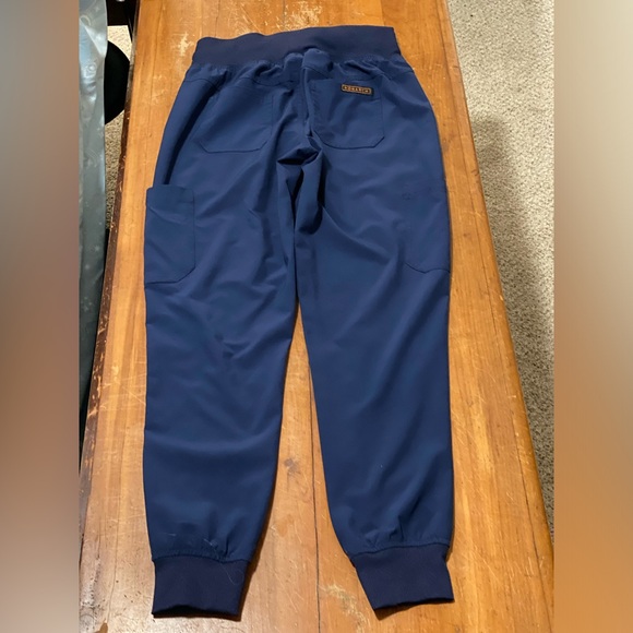 Monarch Navy Scrubs Set - Picture 4 of 8